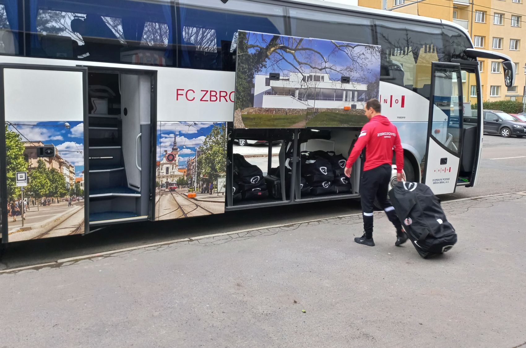 Zbrojov�ci m��� na t�denn� kemp do Sence