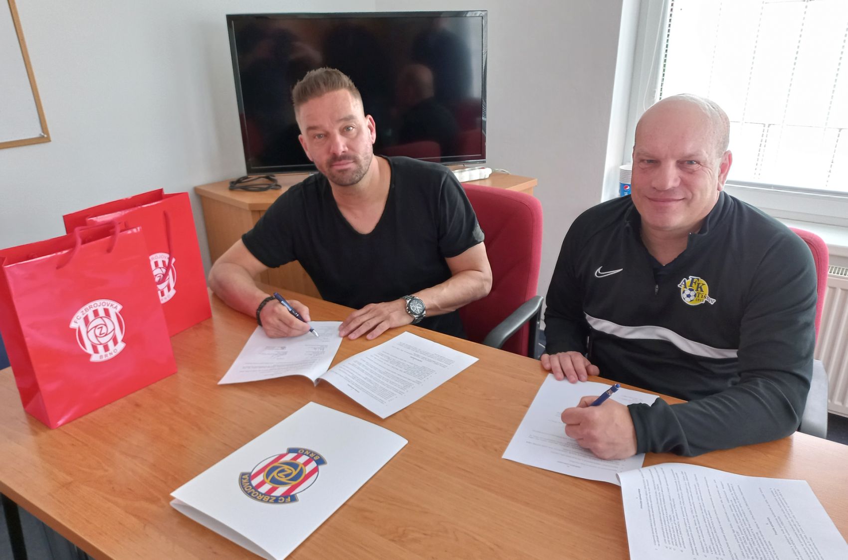 Zbrojovka zah�jila �zkou spolupr�ci s t�mem AFK Ti�nov