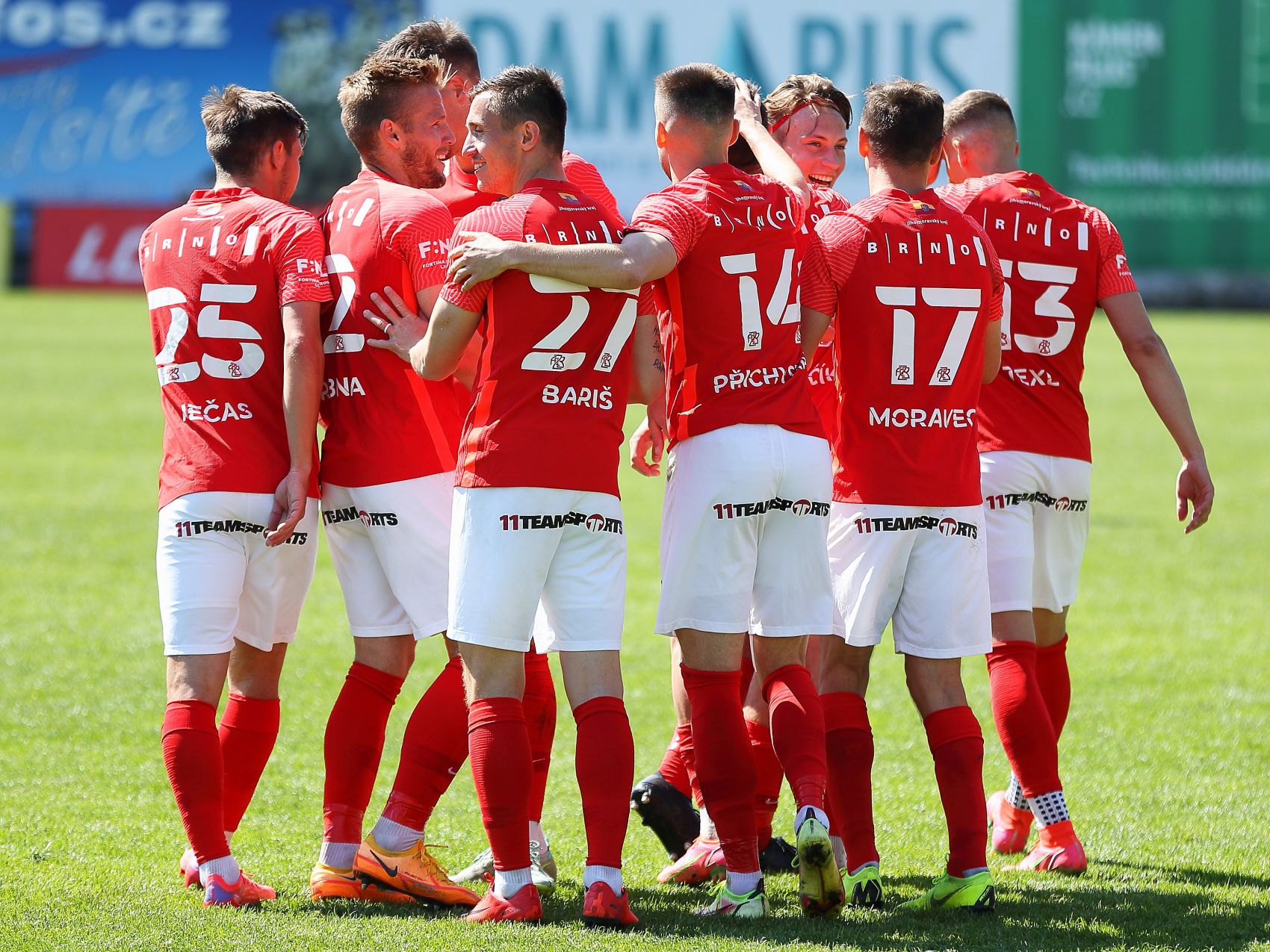 VIDEO: Sest�ih utk�n� proti Vy�kovu