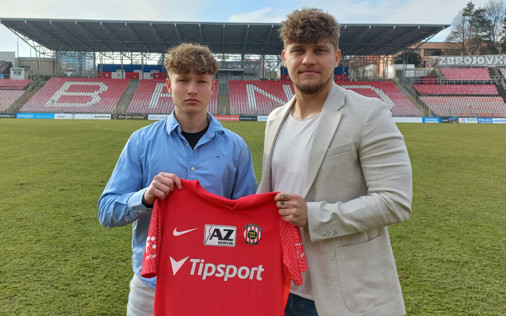 Svou prvn� smlouvu podepsal tak� dorostenec David Pol�ek!